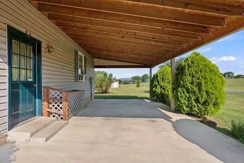 6910 Ida Rd, Stanley, VA 22851 photo 5