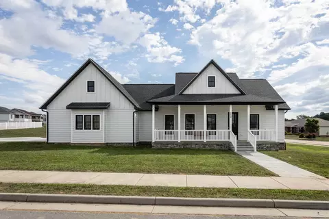 150 Autumn Bluff Dr, Weyers Cave, VA 24486