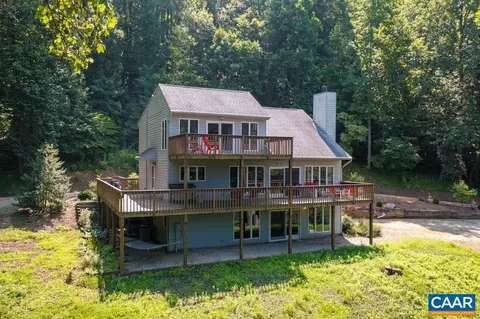 271 Hager Ln, Roseland, VA 22967