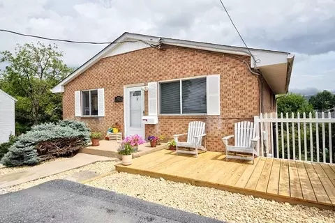 340 Pine Ave, Waynesboro, VA 22980