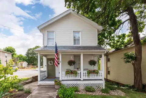 501 Winthrop St, Staunton, VA 24401