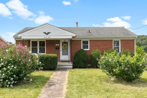 1612 Pierce St, Staunton, VA 24401