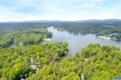 6 Whinchat Ln, Palmyra, VA 22963