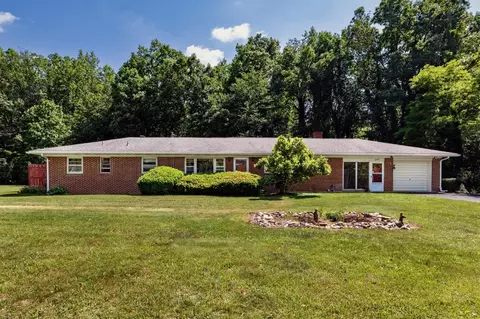 245 Crimora Mine Rd, Crimora, VA 24431