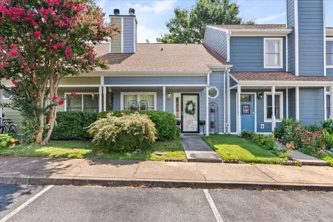 961 Warwick Ct, Charlottesville, VA 22901