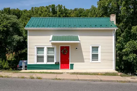 1631 W Beverley St W, Staunton, VA 24401