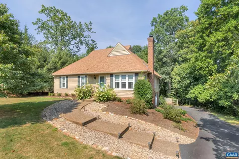 1525 Stoney Creek Dr, Charlottesville, VA 22902
