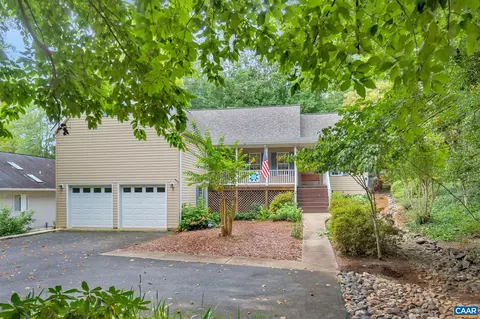 4 Stonewall Rd, Palmyra, VA 22963
