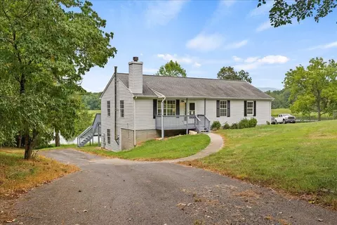 67 Dahlia Rd, Ruckersville, VA 22968