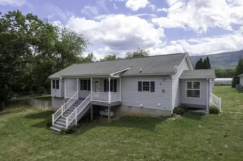 233 Fleming Rd, Mount Jackson, VA 22842