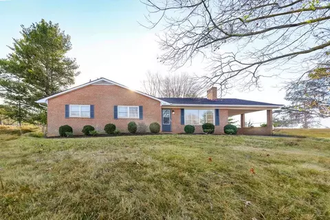 308 Sussex Dr, Staunton, VA 24401