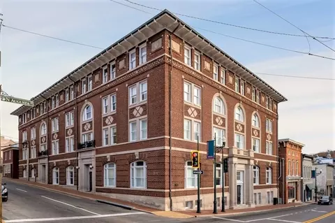 41 N Augusta St N #201, Staunton, VA 24401