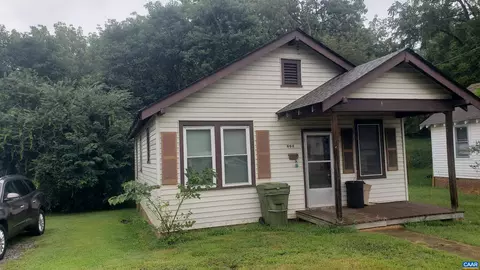 804 E Third St E, Farmville, VA 23901