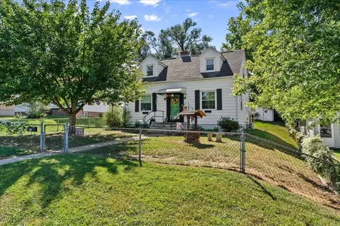 418 James Ave, Waynesboro, VA 22980