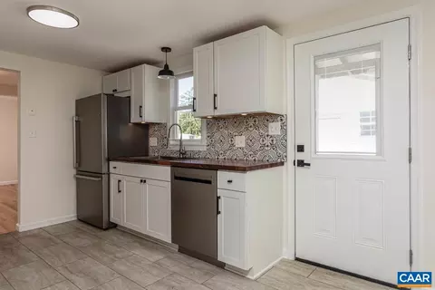 1605 E Main St E, Waynesboro, VA 22980 photo 17