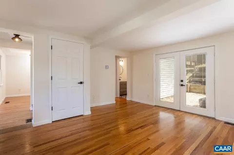 1605 E Main St E, Waynesboro, VA 22980 photo 9