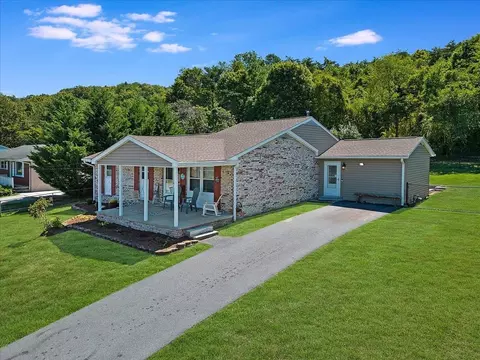 1030 S Winchester Ave S, Waynesboro, VA 22980
