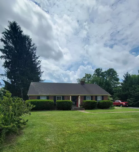56 S View Dr, Waynesboro, VA 22980
