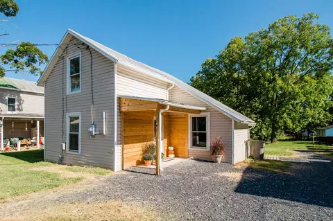 245 E Lee St E, Broadway, VA 22815