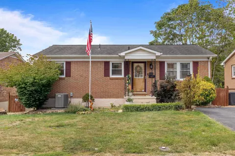 1704 Pierce St, Staunton, VA 24401