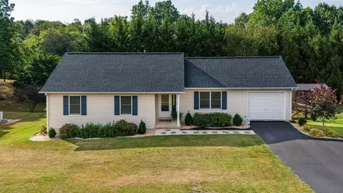56 Fairmont Dr, Staunton, VA 24401
