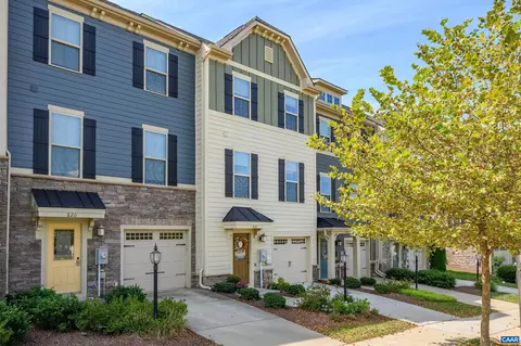 818 Oval Park Ln, Charlottesville, VA 22911