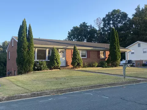 808 Geoffery St, Staunton, VA 24401