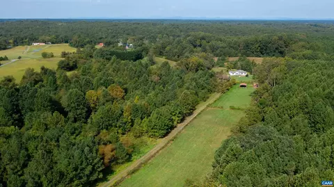 271 Boatwright Ln, New Canton, VA 23123