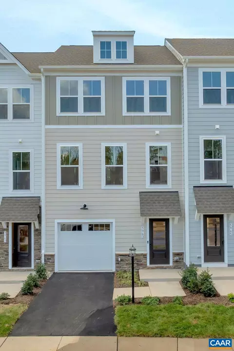 5995 Mccomb St, Crozet, VA 22932