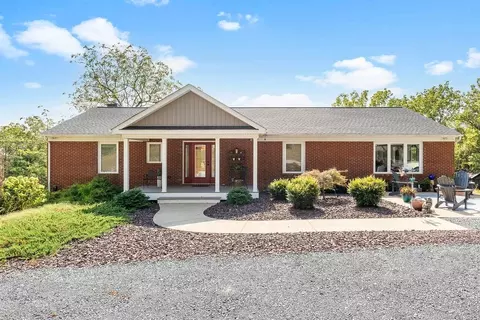 186 B R Ln, Staunton, VA 24401