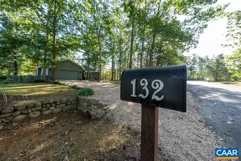 132 Viburnum Dr, Waynesboro, VA 22980