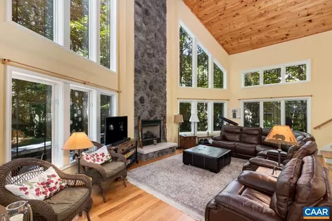 27 Pedlars End, Roseland, VA 22967