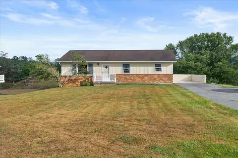 9182 Phillips Store Rd, Broadway, VA 22815