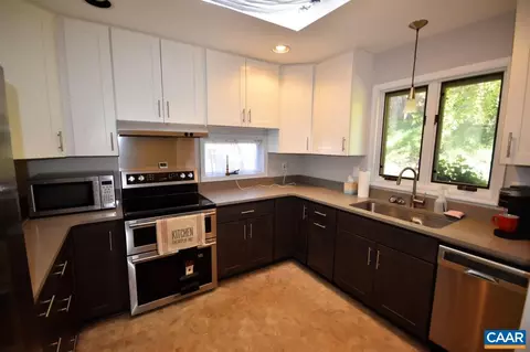 1307 Branchlands Dr, Charlottesville, VA 22901