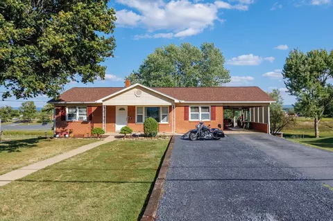 159 S Sunset Dr S, Broadway, VA 22815