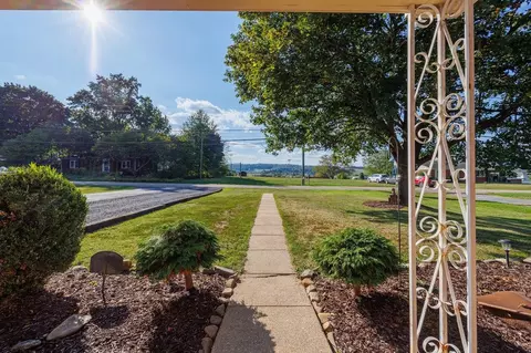 159 S Sunset Dr S, Broadway, VA 22815 photo 3