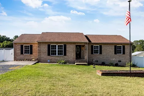 134 Mercer Cir, Grottoes, VA 24441
