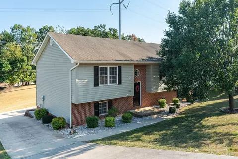 812 Paul St, Staunton, VA 24401