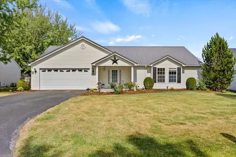 32 Somerset Dr, Weyers Cave, VA 24486