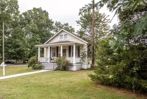 1102 Cherry Ave, Grottoes, VA 24441