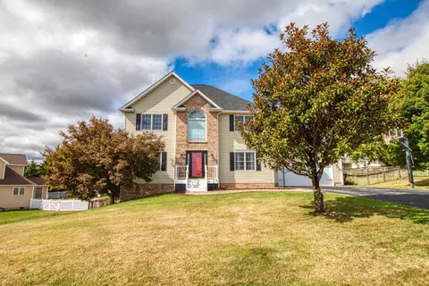 19 Peterson Pl, Fishersville, VA 22939