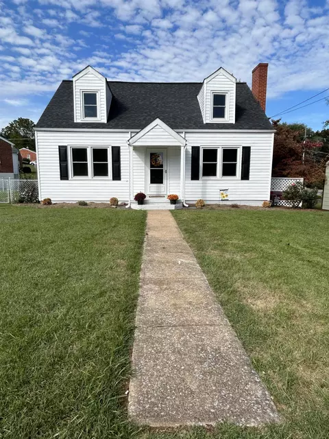 711 Westover Dr, Staunton, VA 24401