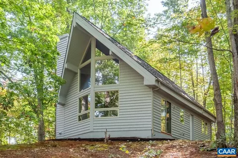 363 Stillwater Ln, Roseland, VA 22967