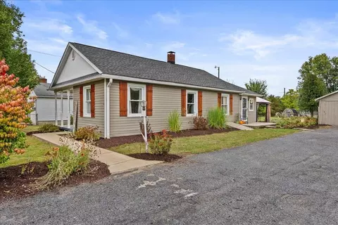 454 Dooms Crossing Rd, Waynesboro, VA 22980
