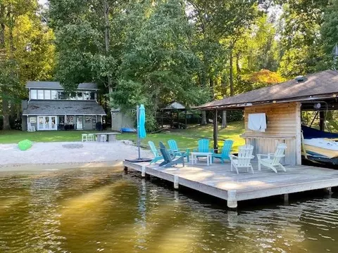2006 S Lakeshore Dr S, Louisa, VA 23093