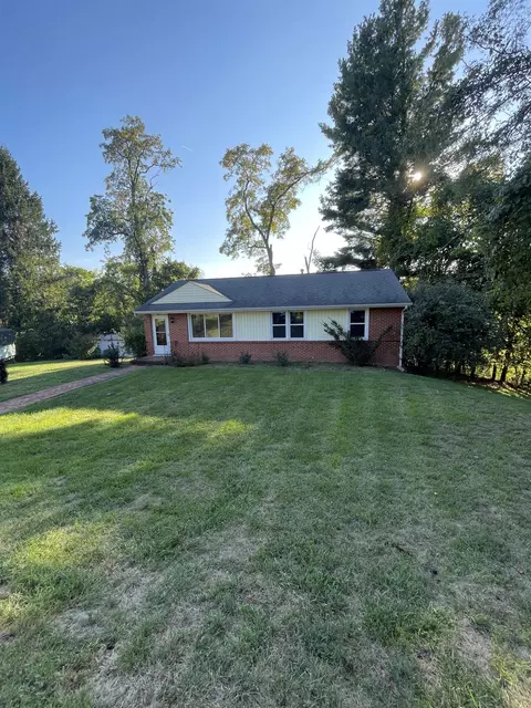 411 Linden Dr, Staunton, VA 24401