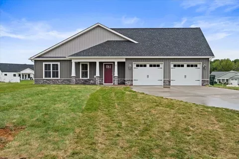 28 Thomas Dean Ct, Waynesboro, VA 22980
