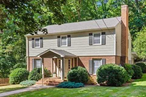 50 Oak Ln, Staunton, VA 24401