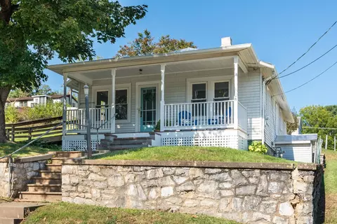 644 A St, Staunton, VA 24401