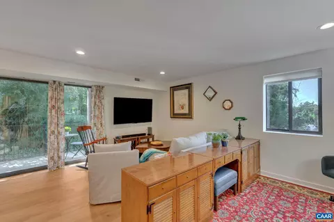 511 N 1st St N #101, Charlottesville, VA 22902